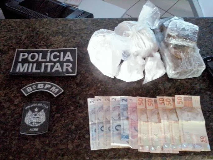 PM apreende mais de 2 quilos de drogas em Sena Madureira