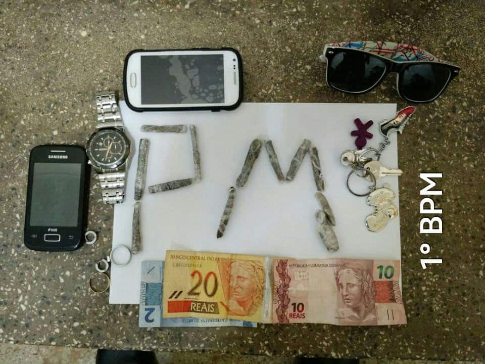 Adolescente suspeito de vender droga pelo WhatsApp é apreendido 3 PM apreende menor que vendia drogas via whatsapp (2)