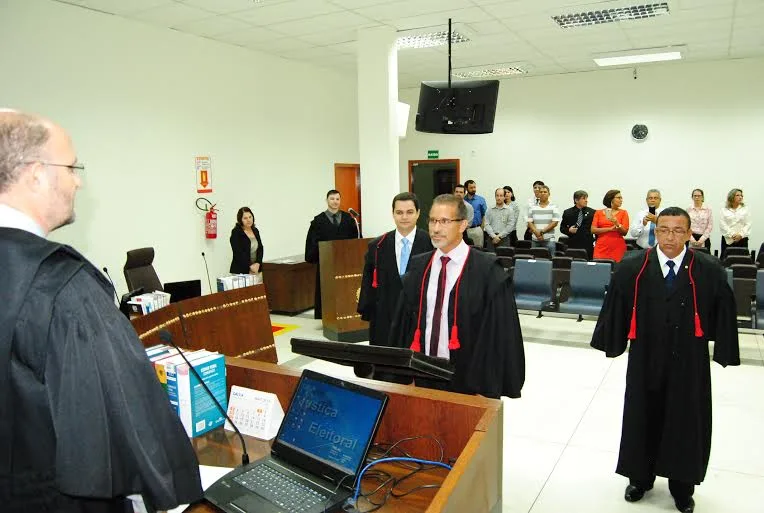 Juiz Cloves Ferreira toma posse no cargo de Membro Titular do TRE-AC