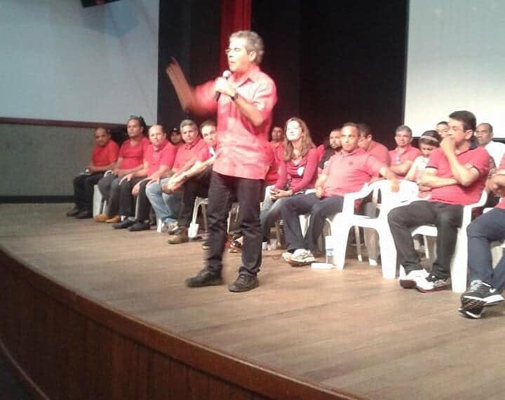 Jorge Viana falou para o público presente na plenária. (Foto: Vagno Di Paula)