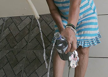 Moradores reclamam da falta de infraestrutura no bairro Rui Lino