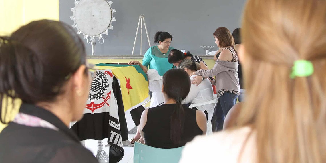 Comoção no velório do empresário Élcio Matsuo 1 Comoção no velório do empresário Élcio Matsuo