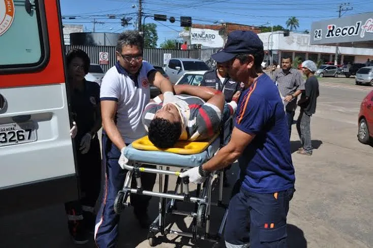 Homem sofre fratura exposta após acidente na Via Chico Mendes 1 Homem sofre fratura exposta após acidente na Via Chico Mendes