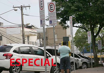 Zona Azul: flanelinhas continuam nas ruas onde o sistema opera