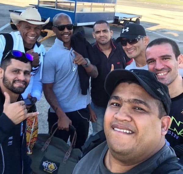 Francimar Bodão (de óculos e boné) postou foto e recebeu apoio dos fãs