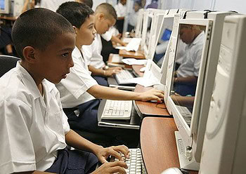 Internet de graça chega a 84 mil escolas públicas