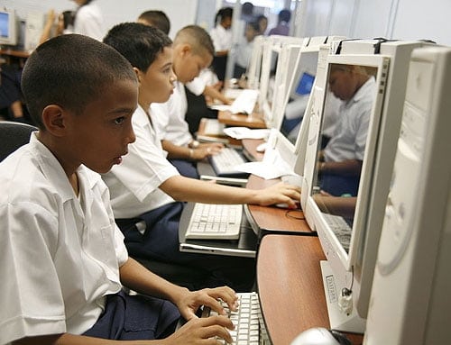 Internet de graça chega a 84 mil escolas públicas