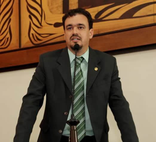 Líder do governo afirma que gestões da Frente Popular sempre tiveram mesmo número de secretarias