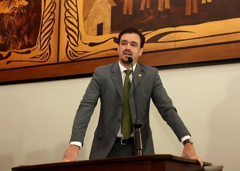 Líder do governo questiona fala de deputado sobre negociar votos para instalar CPI na Aleac