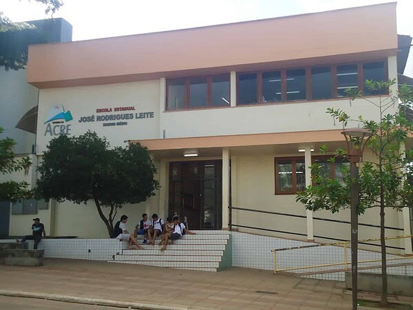 Família de aluna desaparecida diz que está ‘tudo bem’ e que prefere deixar o caso com a polícia