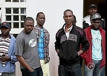 Haitianos que passaram pelo Acre dizem levar 'calote' após demissão em lavoura