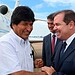 O presidente boliviano Evo Morales e o Tião Viana, no Aeroporto Plácido de Castro. (Foto: Secom Acre)