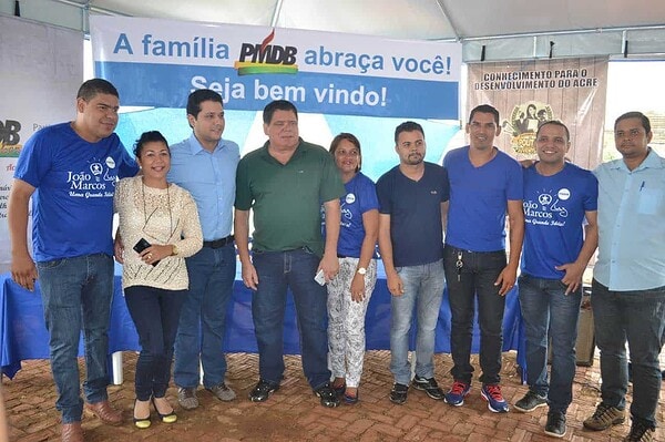 Flaviano e Sinhasique recepcionam o mais novo filiado do PMDB, João Marcos Luz