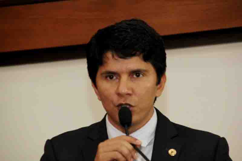 Deputado destaca primeiro transplante de rim com doador vivo no Acre 2 Deputado comemorou os transplantes realizados no Acre . (Foto: Agência Aleac)