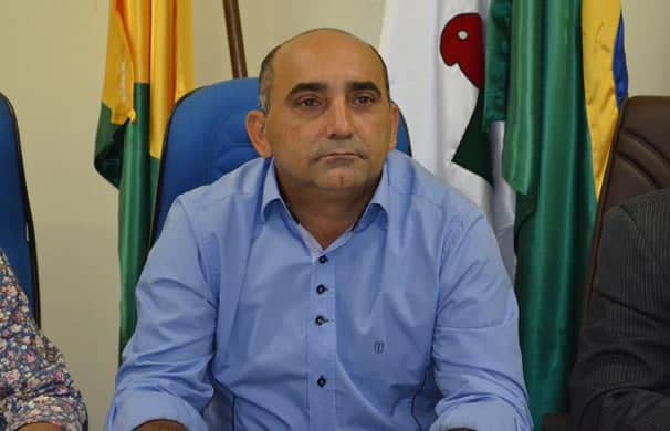 Prefeito Everaldo Gomes procurou deputados na Aleac. (Foto: Divulgação)