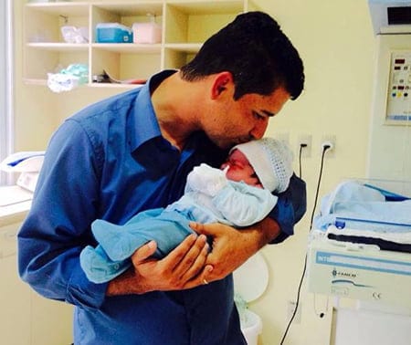 João Lucas, filho do jornalista Senildo Melo e da professora Katiussi Moreira, nasceu na quarta-feira, 29, no hospital Santa Juliana. O papai é só alegria. 