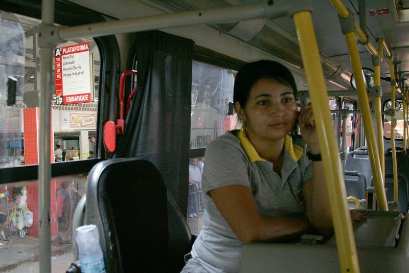 Cobradores quase nunca possuem o troco dos passageiros. (Foto: Odair Leal/ A GAZETA)