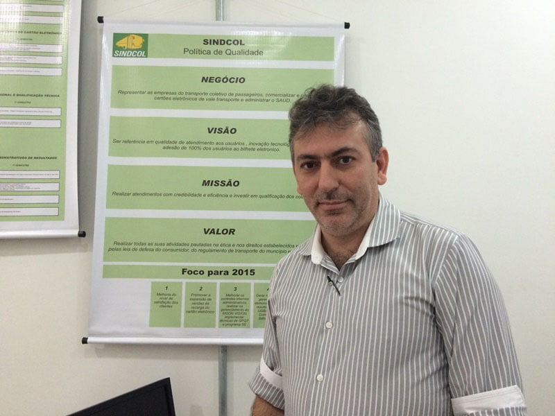 Diretor financeiro do Sindcol fala dos benefícios do cartão. (Foto: Brenna Amâncio/ A GAZETA)