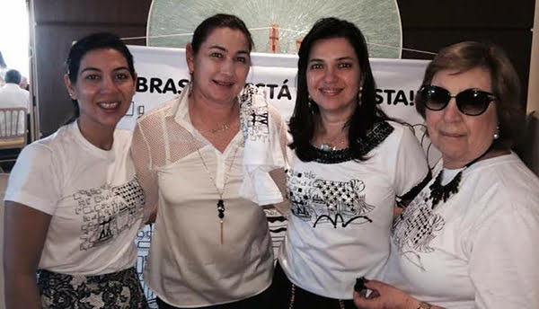 HOA 4 Mari com a mãe Flavia Lavocat Barbosa e as irmãs Marina e Mercedes.