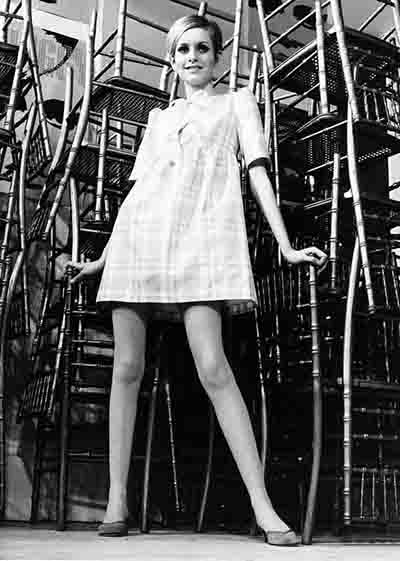 O QUE VEM POR AÍ NO VERÃO 2016? 5 Não há como falar nos vestidos em formato “A” sem lembrar da super modelo Twiggy, que difundiu a novidade na década de 60 e eternizou essa tendência. Essa proposta romântica e fofa usada com sapatilha continua bem atual!