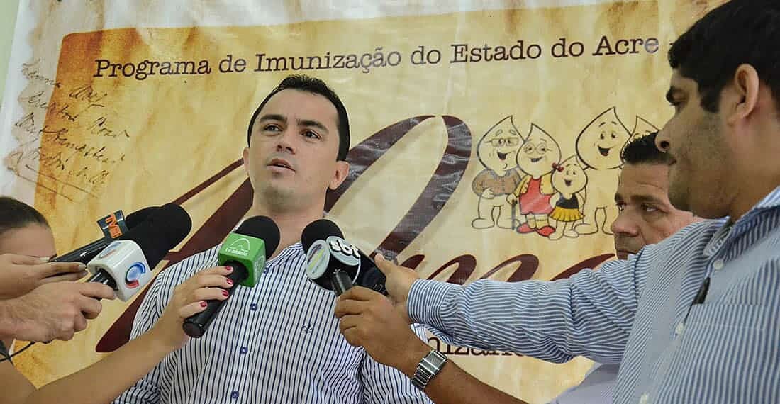 Secretário faz apelo para que a população se imunize. (Foto: Odair Leal/ A GAZETA)