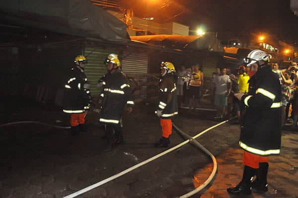 Seis camelôs foram prejudicados com o incêndio. (Foto: Divulgação)
