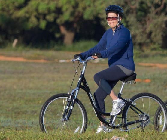 Dilma anda de bicicleta nos arredores do Palácio da Alvorada, em Brasília 1 Presidente Dilma Rousseff pedalou ao ar livre ontem. (FOTO: ED FERREIRA FOLHAPRESS)