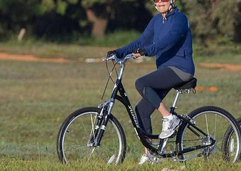Presidente Dilma Rousseff pedalou ao ar livre ontem. (FOTO: ED FERREIRA FOLHAPRESS)