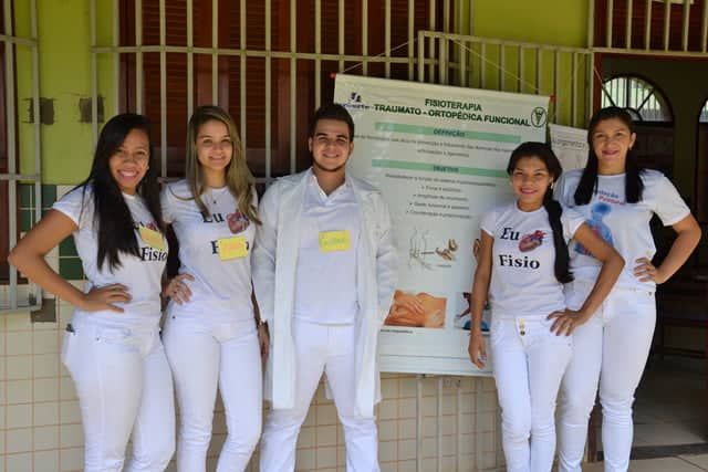 Alunos de cursos de saúde da Uninorte realizam o projeto “A(tua)ção em Rio Branco 1 Objetivo é informar a população através de palestras. (Foto: Assessoria)