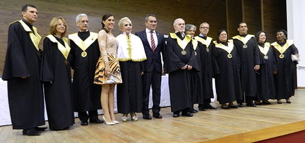 Arraiá 2 Presidente Luísa Lessa com os membros da Diretoria da Academia e os reitores da UFAC, Minoru Kimpara e Margarida de Aquino Cunha.