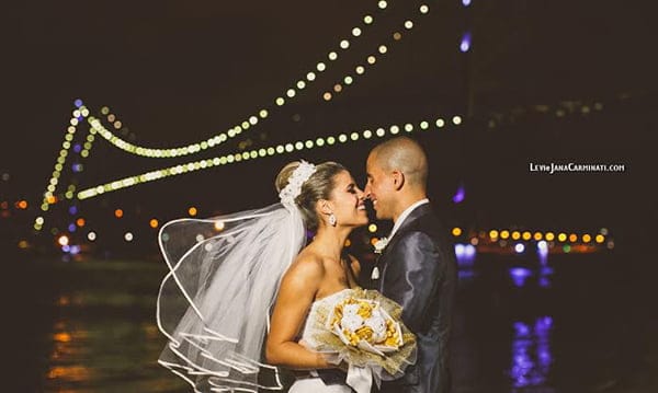 Nubentes Tirza e Elker Esteves trocaram alianças em requintada e prestigiada cerimônia numa das casas de festas mais baladas de Florianópolis/SC, terra natal da noiva, aproveitando o clima do mês de maio. 