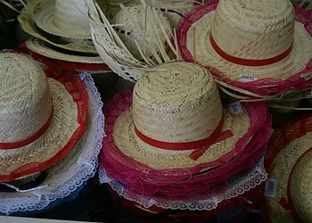 Em época de arraiais, comércio aquece e venda de artigos decorativos aumenta