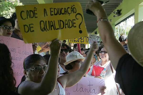 Trabalhadores da Educação estadual podem entrar em greve nesta terça-feira
