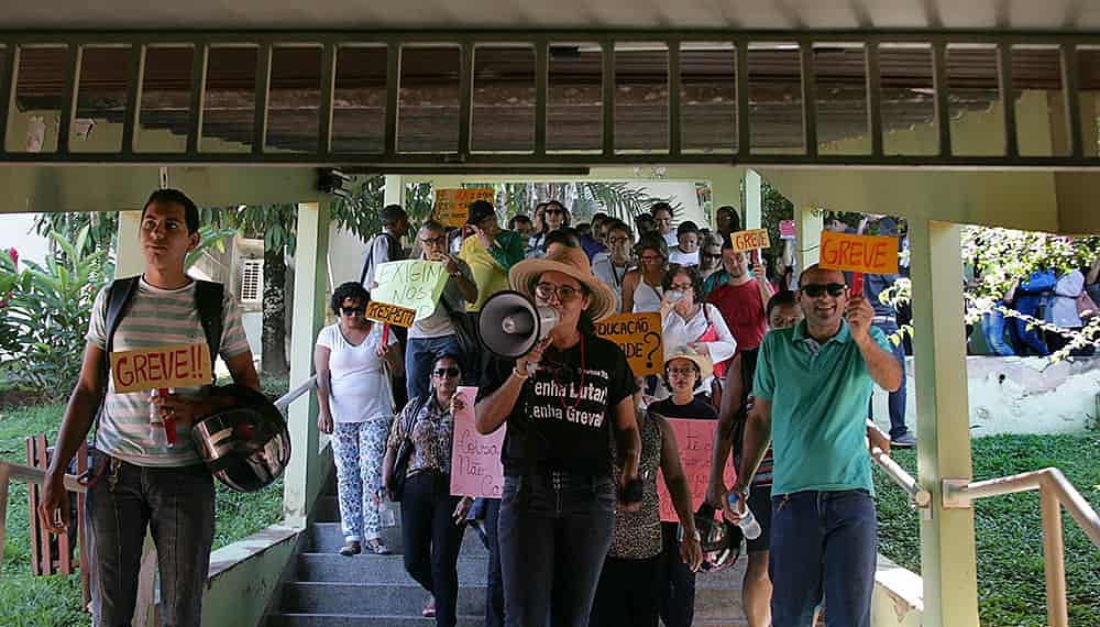 Grevistas da educação planejam novas atividades para o movimento