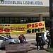 Professores prometem acampamento grevista para segunda-feira 8 RIO BRANCO, AC, 19.06.2015 - Greve dos professores já acontecem por três dias na Praça Povos da Floresta, em frente ao Palácio do Governo. Segundo a liderança grevista, há 40% de adesão, com o número crescente devido às mobilizações e contato com os municípios. Os professores foram levar faixas para as escolas e fazer acampamento nas secretarias de educação. Foto: Odair Leal/Folhapress