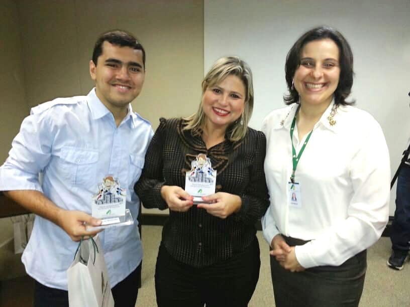 Editor e radialista do jornal A GAZETA e Rádio GAZETA FM são homenageados 2 Tiago Martinello e Degeane Santos receberam placa da superintendente Patrícia Barbieri