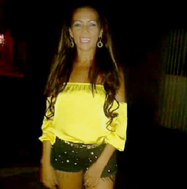 Mulher de 43 anos é morta dentro da própria casa, com tiro no rosto 2 Assassinato da dona de casa está envolvido em mistérios