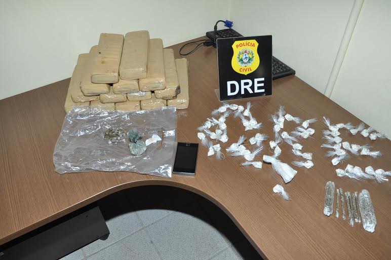 Mais uma mulher é presa com droga escondida nas partes íntimas 3 Mulher e pressa com mais de 12 kg de maconha 2