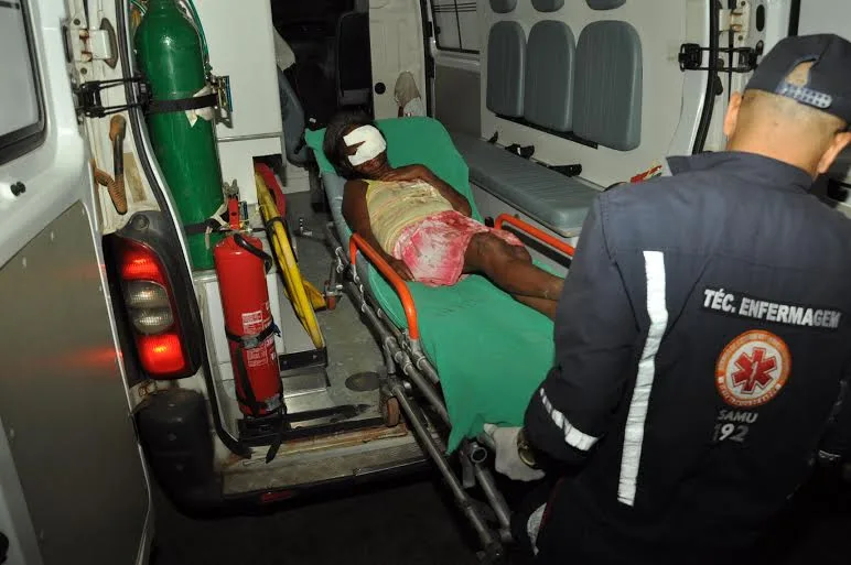 Mulher leva golpe de terçado no rosto em disputa por homem