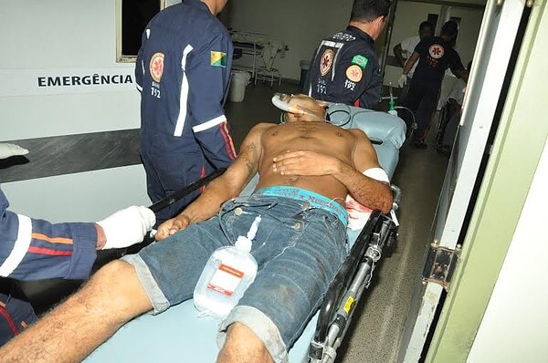 Mulher tenta matar marido a golpe de faca