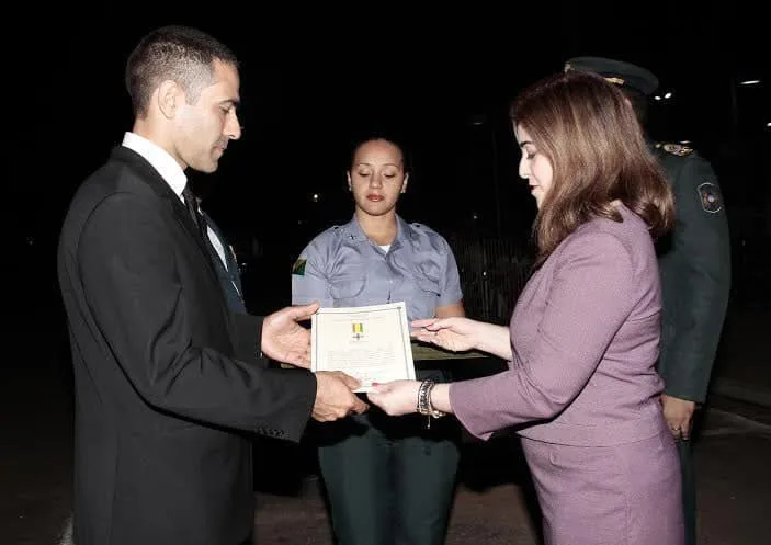 Formatura encerra programação alusiva aos 99 anos da Polícia Militar do Acre 1 Governadora em exercício fez a entrega dos diplomas. (Foto: Val Fernandes)