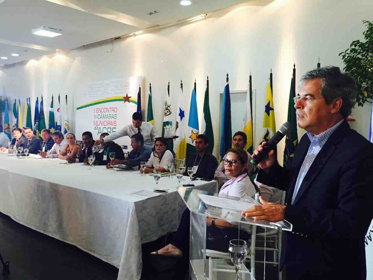 Parlamentares comemoram a realização do I Encontro de Vereadores do Acre 1 Senador destacou a importância do trabalho dos vereadores. (Foto: Divulgação)
