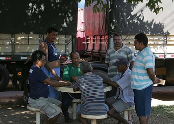 RIO BRANCO, AC, 22.06.2015 - O vice-presidente do Sindicato dos Servidores da Suframa, Renato Santos afirma que há cerca de 100 caminhões no aguardo e desta categoria estão sendo realizados 15 atendimentos ao dia (que na semana anterior eram mais de 300). O tempo de espera está entre sete e oito dias (e anteriormente, girava em torno de uma quinzena). Apesar da continuidade da greve da Suframa por tempo indeterminado, a fim de para alcançar melhorias salariais. Foto: Odair Leal/Folhapress