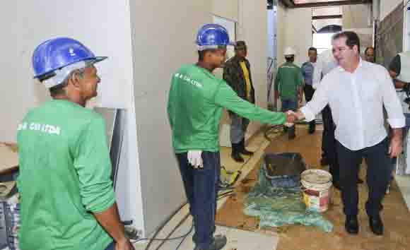 Tião Viana acompanhou as obras e os novos equipamentos. (Foto: Secom Acre)
