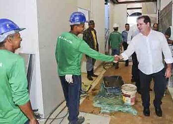 Tião Viana acompanhou as obras e os novos equipamentos. (Foto: Secom Acre)