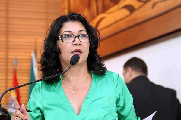 Deputada propõe realização de vasectomia reversível em menores infratores