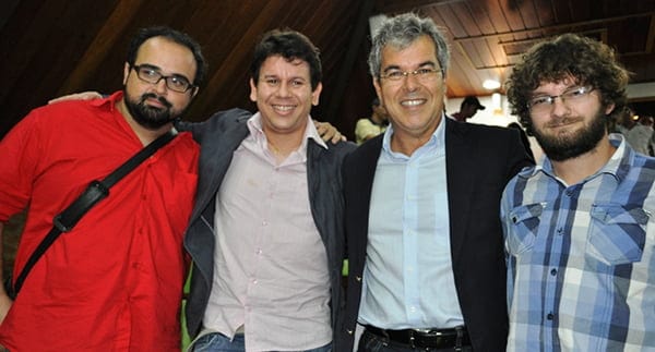 FLASH - Senador Jorge Viana com os músicos Arão Prado, Bruno Damasceno e Saulinho durante lançamento da Gramática, Texto e Vocabulário do povo Huni Kuin.