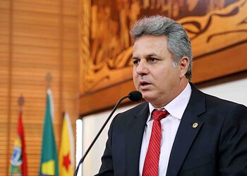 Parlamentar questiona armazenamento de cestas básicas destinadas a vítimas da alagação, em Porto Acre