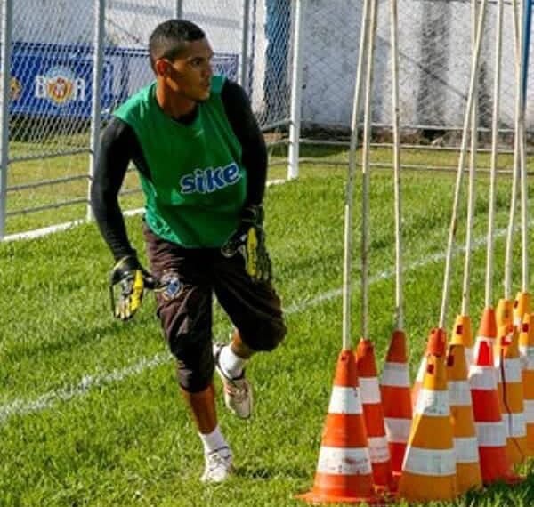 Semifinais serão na Arena da Floresta; decisão ficará para o Florestão 1 Goleiro Robson disputou o Amazonense pelo Penarol