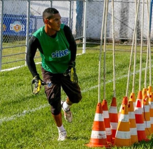 Semifinais serão na Arena da Floresta; decisão ficará para o Florestão 2 Goleiro Robson disputou o Amazonense pelo Penarol